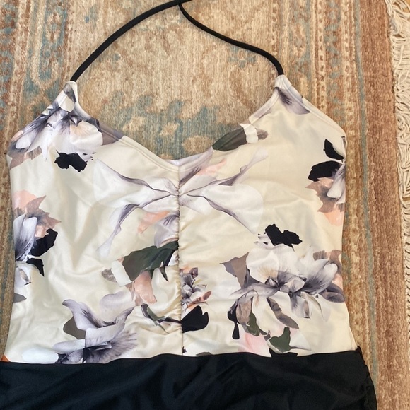 Athleta one piece swimsuit - Picture 2 of 5